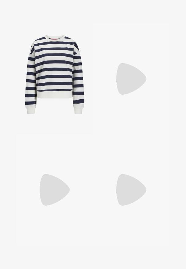 Felpa a righe blu navy e bianche con scollatura rotonda, polsini e orlo a costine; presenta una vestibilità rilassata e un tessuto morbido e texturizzato.; Jeans in denim bianchi a gamba larga, con chiusura a bottone, cinque tasche e dettagli di cucitura sottili. Tessuto morbido e design casual. Nessuna usura visibile.; Sneaker nera in suede e pelle con un sorriso laterale crema e un tallone di un leggero crema. Presenta lacci beige e una suola in gomma color caramello.; Borsa a tracolla in ecopelle nera con texture a coccodrillo, apertura cinchata e tracolla arricciata. Si presenta con un design morbido e compatto.