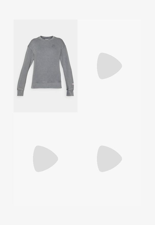 Sweatshirt gris à côtes avec des manches longues, un col rond et un logo sur la poitrine. Présente des poignets et un ourlet avec une finition lisse.; Jeans en denim à jambes larges de couleur bleu foncé, avec une taille haute, des poches avant et une fermeture éclair avec un bouton en métal. Texture lisse et design classique.; Chaussure de course blanche avec une tige en maille respirante, des accents texturés et une semelle rembourrée. Dispose d'un système de laçage rapide pour un ajustement facile.; Sac à main beige avec des accents en cuir verni noir, de forme arrondie, double anses, et un logo noir en relief à l'avant.
