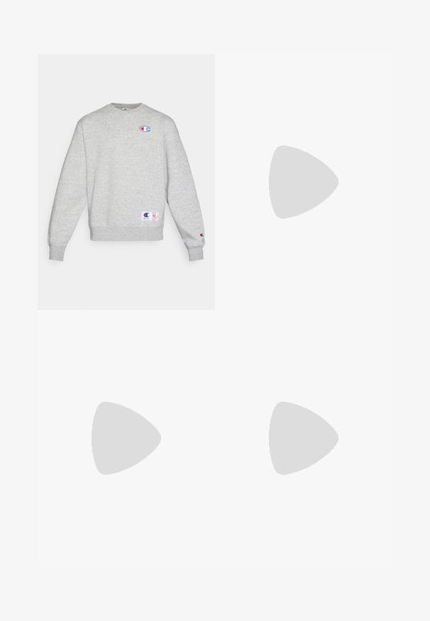 Champion RETRO SPORT CREWNECK BACKPRINT - Sudadera - grey; Camiseta de algodón blanca con cuello redondo, mangas cortas y un logo bordado en negro de "Champion" en el pecho y un acento en la manga.; Pantalones de chándal negros hechos de una tela suave, con una cinturilla elástica y puños ajustados. Diseño minimalista sin patrones ni acentos visibles.; Zapatillas deportivas blancas con un upper sintético suave, acento del logo en negro y detalles perforados en los laterales. Suela de goma.