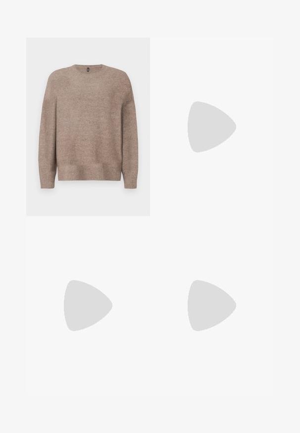 Pull en tricot beige avec un col rond, des manches longues, des bords côtelés et des poignets, présentant une finition douce et texturée.; Pantalons larges marron en tissu doux, avec une taille élastique et un cordon de serrage, et deux poches latérales.; Baskets en daim marron avec des bandes en cuir blanc, semelle en caoutchouc, bout arrondi et lacets. Comprend un logo sur la languette et des accents perforés.; Sac fourre-tout en cuir marron avec une texture lisse, design à ouverture supérieure et deux poignées pour le porter à l'épaule. Présente des coutures minimales et aucun matériel visible.