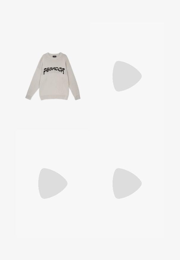 Pulover tricotat de culoare gri deschis, cu gât rotund, mâneci lungi și un logo negru "PEGADOR" pe față. Material texturat.; Pantaloni scurți din bumbac gri, cu un talie elastică, dotati cu buzunare laterale și o croială relaxată. Textură netedă și design până la genunchi.; Încălțăminte sportivă argintie și neagră cu un superior din plasă, talpă cu amortizare, design cu șiret și detalii de branding pe lateral.; Ochelari de soare cu un cadru din plastic gri deschis, subțire, design înconjurător, lentile întunecate și o textură netedă. Prezintă un branding minim pe lateral.
