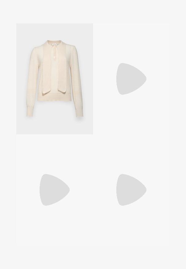 FRAME POINTELLE - Pullover - cream; EYTYS Pantalon classique - black; Filippa K REY FLAT - Ballerines - black; Sac seau en cuir noir avec une finition texturée, accents en matériel doré et une ouverture en haut. Il dispose d'une courte poignée et d'une sangle d'épaule réglable.