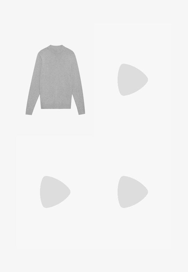Lys grå langærmet crewneck sweater med ribbet krave, manchetter og kant, lagt fladt på en hvid baggrund.; Sorte bukser lavet af glat stof, med knaplukning, bæltestropper og lige bendesign. Ingen synlige mønstre eller accenter.; Sorte læder chelsea støvler med elastiske sidepaneler, trækflapper, rund tå og tekstureret gummisål. Glat overflade og robust design.; Sort læder weekendtaske med dobbelte håndtag, en justerbar skulderrem, lynlåse og en rektangulær form med en glat overflade.