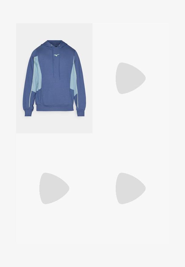 Sweatshirt com capuz azul-marinho com detalhes em azul-claro, costura contrastante, bolso frontal e cordão. Apresenta um logotipo no peito.; Camiseta branca de gola redonda feita de algodão, com mangas curtas e um pequeno logótipo bordado na área do peito esquerdo. Textura suave.; Calças atléticas cinzentas com uma cintura elástica, design afunilado, detalhes refletivos e um pequeno logótipo amarelo na parte frontal da coxa esquerda.; Sapatilhas brancas de desporto com um cabedal sintético liso, detalhes em preto no logótipo e perfurações na lateral. Sola em borracha.