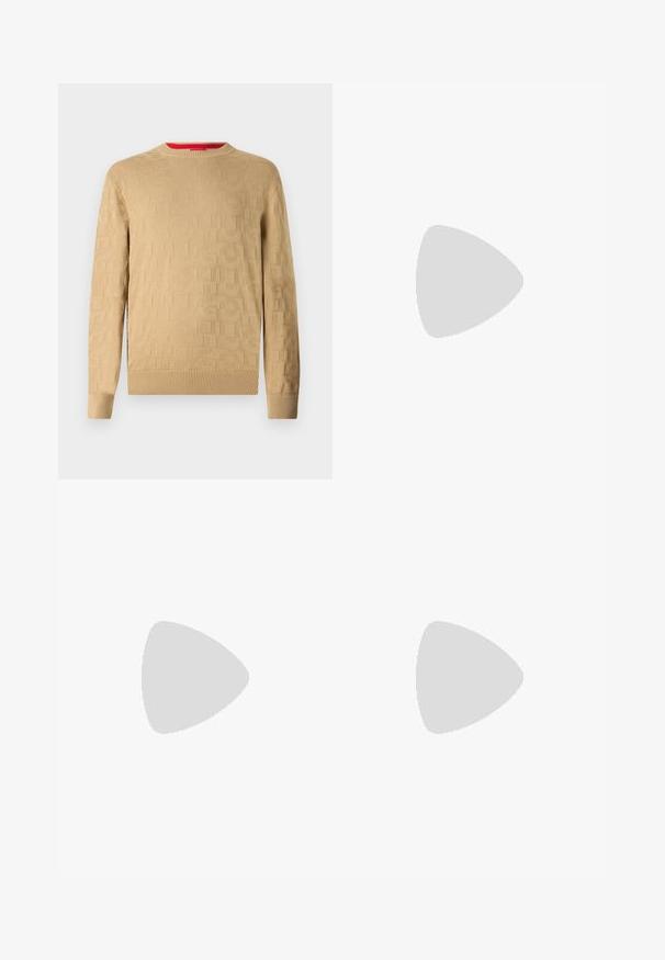 Beige trui met een gestructureerd patroon waarop het woord "HUGO" staat. Kenmerkt zich door een ronde halslijn met een contrasterende rode binnenrand en ribbelmanchetten.; Witte katoenen blouse met lange mouwen en een ronde halslijn, met zijsplitten aan de onderkant en een gladde textuur, vanuit de achterkant weergegeven.; Lichtblauwe denim jeans met een straight-leg ontwerp, vijf zakken, knoopsluiting, minimale vervaging en contrasterende stikseldetails.; Witte sneaker met een gladlederen bovenwerk en een laag profiel. Voorzien van een ronde neus, zes vetergaatjes en een gestructureerde rubberen zool.