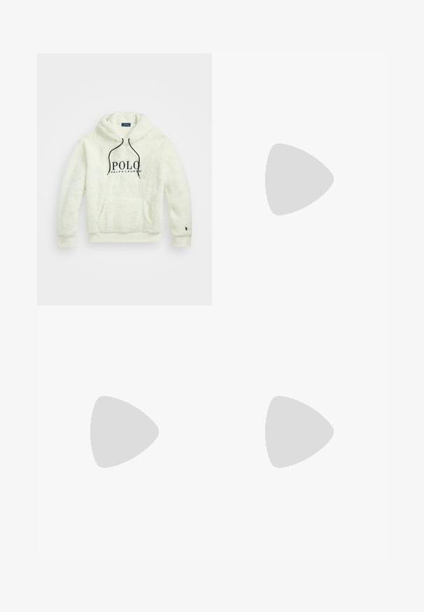 Hvit faux fur hettegenser med hette, svarte snøring, frontlomme og "POLO RALPH LAUREN"-logo. Ribbestrikkede mansjetter og kant.; Olivengrønn knapp-up skjorte laget av bomullsstoff, med klassisk krage, lange ermer og et brodert logo i oransje på brystet.; Lyseblå denimjeans med en rette ben-design, falmede områder, lett slitasje, rå kant og tradisjonell femlomme-styling.; Sorte lær loafer med rund tå, broderte detaljer og et dekorativt bånd over fronten. Flat såle med minimal profil.