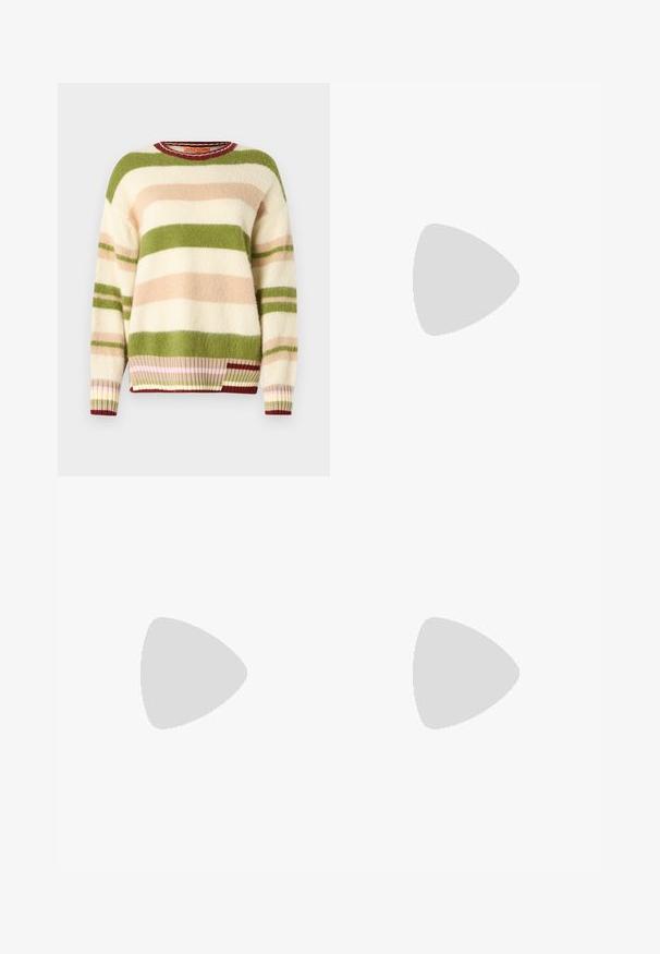 Pull rayé en tissu doux. Présente des rayures horizontales vertes, beige et crème avec des poignets ribbed et un ourlet dans des couleurs contrastantes.; Jupe midi en tricot blanche présentant un motif texturé avec des lignes verticales et des découpes près de l'ourlet. Taille élastique. Matériau doux.; Ballerines en cuir noir avec un bout rond, texture lisse, détails de couture minimalistes et design de semelle flexible.; Sac à main en cuir marron avec une fermeture à rabat, des accents en métal doré, une bandoulière et une texture lisse. Forme rectangulaire compacte.