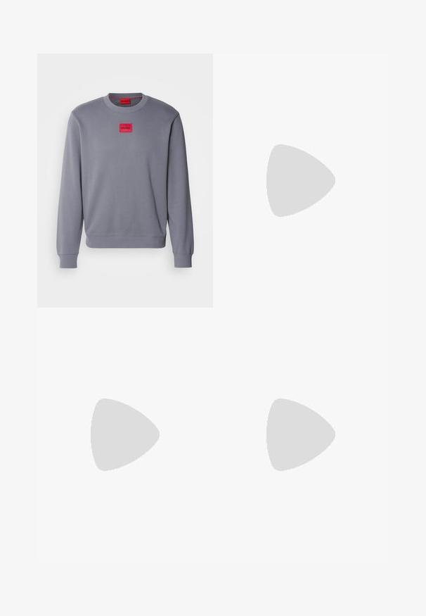 Hanorac gri din material moale cu guler rotund, având un patch rectangular roșu cu logo-ul "HUGO" pe piept. Mansete și tiv ondulate.; Tricou negru cu mânecă scurtă, dintr-un material moale, cu decolteu rotund și un logo discret în față. Gulerul din interior are un accent portocaliu.; Pantaloni sport negri dintr-un material moale, cu talie elastică, șnur de ajustare și picioare conice. Prezintă un mic logo pe lateral.; Nike sport cu partea superioară din piele netedă, vârf rotund, sireturi plate, guler căptușit și design minimalist. Talpă din cauciuc cu un model discret de profil.
