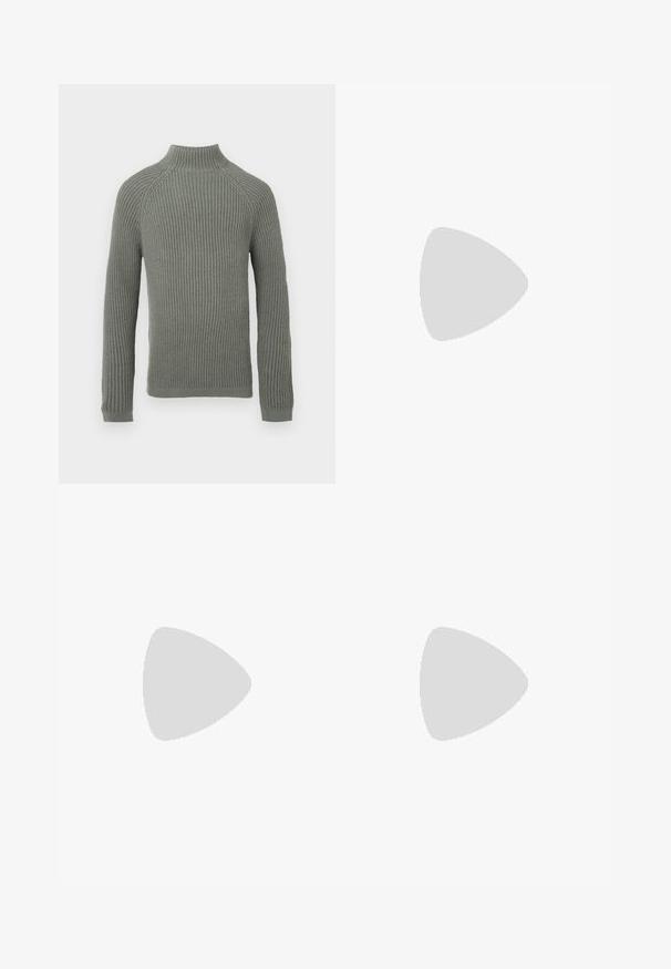 Garošs adīta džemperis gaiši zaļā krāsā ar augstu apkakli, garām piedurknēm un pieguļošu dizainu. Audums ir mīksts un nedaudz elastīgs.; Garums piedurkņu baltā kokvilnas krekls ar apaļu dekoltē, sānu šķēlumiem apakšā un gludu tekstūru, redzams no aizmugures.; Gai zilas džinsu bikses ar taisnām kājām, piecām kabatām, pogu aizvēršanu, minimālu izbalēšanu un kontrastējošiem šuvju elementiem.; Baltie sporta apavi ar gludu ādas virsu un zemu profilu. Iezīmējas ar noapaļotu purngalu, sešām acīm un teksturētu gumijas zoli.