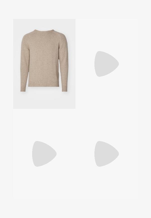 Beez värvi kudumiga sviiter ümmarguse kaelusega, pikkade varrukatega ja soonikuiste varrukasuude ning alläärega. Pehme tekstuur, millel on kerge tera muster.; Tumed sinelased püksid puuvillast, sirge lõikega, eesnupu sulgemisega ning klassikalise vöökohaga, kus on vööaasad.; Pruunid nahast pahkluu saapad, millel on sile tekstuur, ümar varvas, minimaalne õmblemine ja lame must kummist tald.; Mustangad must pruun plastikraamiga, sinise tooniga objektiivid, kergelt ümar kuju ja hõbedased metallaktsendid tempelidel.