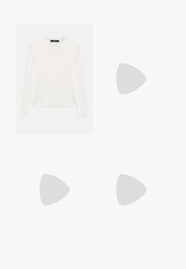 Hvid langærmet sweater lavet af blødt strikket stof. Har en rund halsudskæring, ribbede mansjetter og kant. Sømfri design uden mønstre.; Sorte flagrende bukser med høj talje; har to forlommer og en glat stofstruktur. Egnet til forskellige anledninger.; Sorte patentlæder ankelstroppumpe med en blank finish, spidse tå og en tykk blokhæl. Glat tekstur, minimal udsmykning.; Brun læder skuldertaske med en buet form, glat tekstur og en enkelt tynd rem. Har en diskret søm og et lille logodesign.