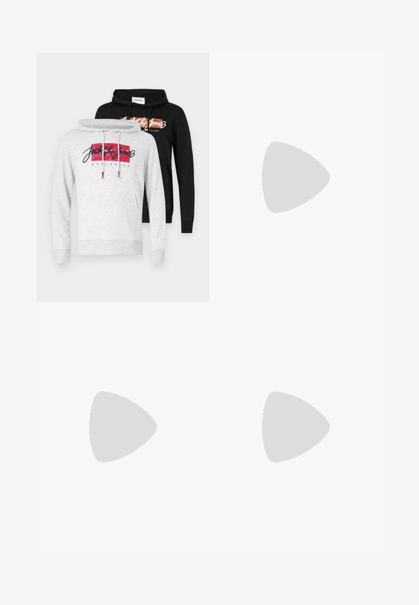 Twee hoodies: een grijze met een rode grafiek en zwarte tekst, en een zwarte met een oranje grafiek, beide met verstelbare trekkoorden.; Blauwe denim cargoshorts met een hoge taille, meerdere cargozakken aan de zijkanten en een klassieke vijf-pocket stijl. Stonewashed textuur.; Zwarte lage sneakers met witte strepen, zwarte veters, gestructureerde zwarte zool en witte hielaccent, met het merk "JACK & JONES" aan de zijkant.; Zwarte stof heuptas met een afgeronde vorm, voorzak met rits en een gladde textuur. Geen zichtbare patronen of accenten. Lichtgewicht ontwerp.