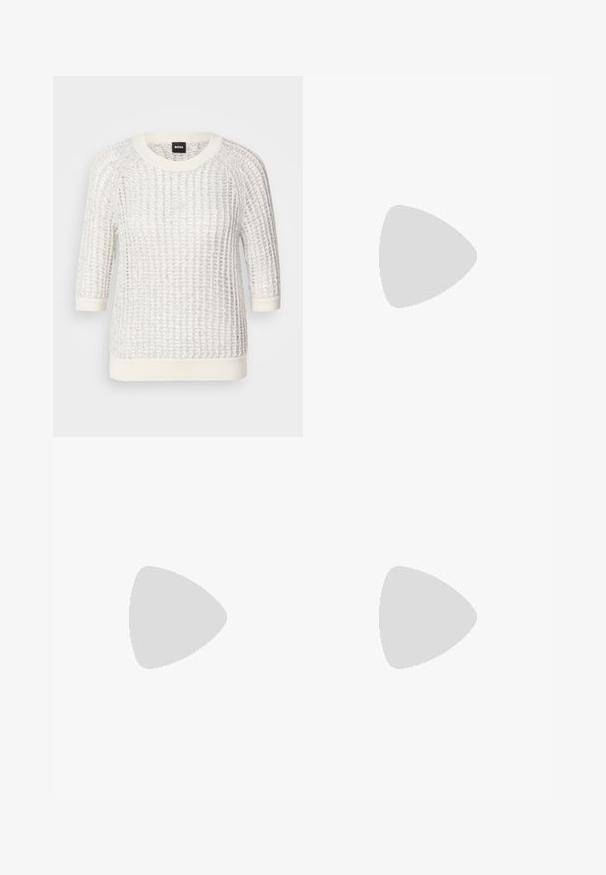 Witte textuursweater met een gebreid patroon, ronde halslijn, driekwartmouwen en contrasterende ribgebreide manchetten en zoom. Merklabel: BOSS.; Zwarte op maat gemaakte broek met een recht model, voorzien van een soepele textuur en scherpe plooien aan de voorkant. Geen zichtbare hardware.; Zwarte leren slingback hakken met een spitse neus, voorzien van een slanke hak en een goudkleurige accent op de verstelbare band. Gladde textuur.; Zwarte leren handtas met een gestructureerd ontwerp, featuring een verkorte vorm, bovenhandvat en gouden hardwareaccent. Inclusief verstelbare schouderband.
