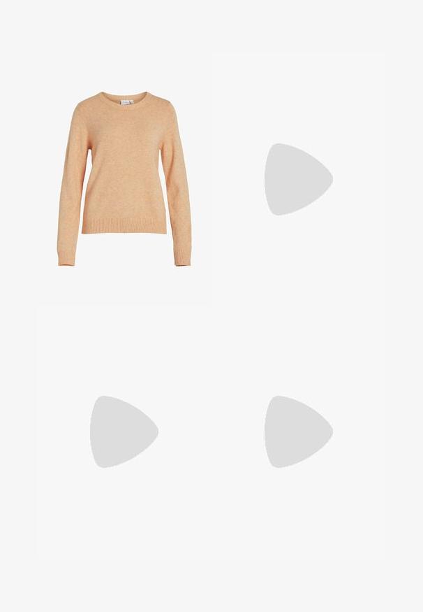 VILA VIRIL O NECK  - Pullover - shell coral; Pantalon de survêtement gris avec une taille élastique, un détail de cordon de serrage et un petit logo Nike blanc sur la cuisse gauche. Tissu doux, coupe ample.; Basket en cuir lisse gris Nike Air Force 1 avec un bout perforé, une semelle épaisse et un détail 'AIR' en relief sur le talon.; Sac à main en cuir noir avec un design structuré, doté d'une poignée supérieure, d'une bandoulière ajustable et d'accents en métal.