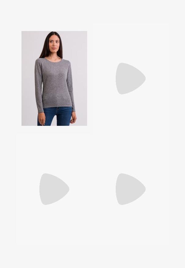 Szary sweter z długim rękawem, wykonany z miękkiej tkaniny, o okrągłym dekolcie i jednolitym wzorze, w połączeniu z ciemnoniebieskimi dżinsami.; Spodnie o szerokich nogawkach w ciemnoszarym kolorze, z zapięciem na guzik, plisami z przodu i szlufkami na pasek. Gładka faktura z dopasowanym krojem.; Czarne skórzane botki za kostkę o gładkim wykończeniu, kwadratowym nosku i fakturowanym obcasie w kształcie bloku. Charakteryzują się elastycznym projektem kostki oraz widocznym przeszyciem.; Bershka - Torebka