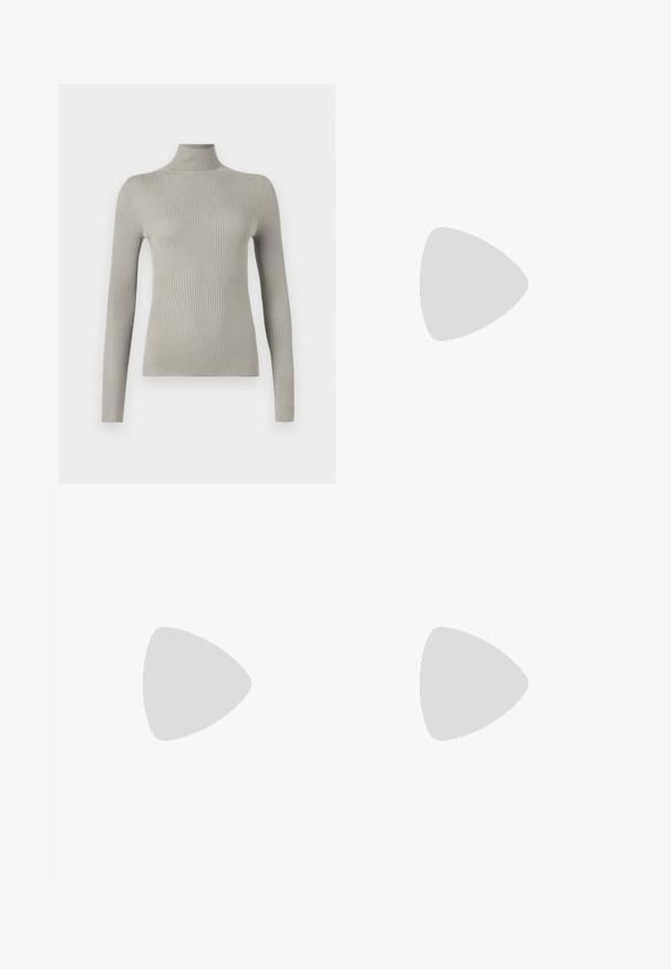 Lichtgrijze, geribde turtleneck trui met lange mouwen. Zachte textuur, getailleerd ontwerp, met een hoge hals en naadloze afwerking.; Witte tanktop met dunne banden, gemaakt van ribkatoenen stof, met een rechte halslijn en een nette afwerking aan de zoom.; Zwarte wijde broek met hoge taille, voorzien van voorplooien, een gladde textuur en een minimalistisch ontwerp.; Zwarte leren muiltjes met een puntige neus en een lage, blokhak. Glad oppervlak met een gestroomlijnd ontwerp. Open achterkant met minimale details.; Groene zonnebril met een glanzende afwerking, rechthoekige monturen en donker groene lenzen. Voorzien van een subtiel logo aan de zijkant van de poot.