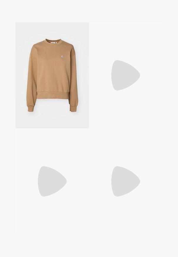 Carhartt WIP CASEY - Pusa - peanut/silver; Laiene jalad sinised denim püksid kõrge vöökohaga, kontrastsete õmblustega ja küljetaskutega, klassikalise viie taskuga disainiga ja toore servaga.; Nike Sportswear FIELD GENERAL - Tossud - off-white/black; Bež käekott pehme materjali, millel on lõtv disain, õmblustega detailid ja kaks õlarihma. Sobib igapäevaseks kasutamiseks.