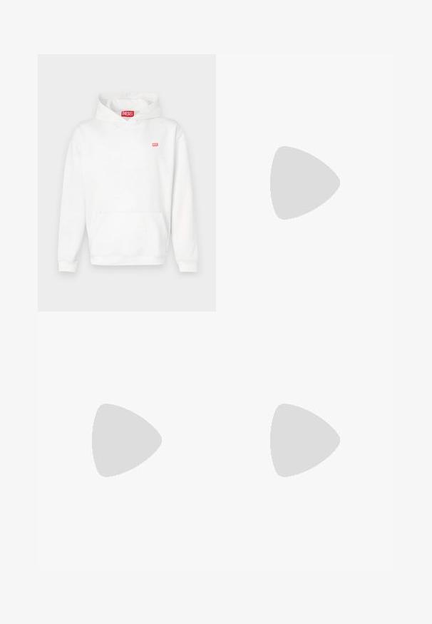 Sweatshirt alb cu glugă, dotat cu o buzunar frontal, având un mic logo roșu în colțul stâng de sus. Material moale cu o textură netedă.; Pantaloni negri, croiți, cu o potrivire dreaptă, dintr-un material neted. Au curea de brâu și detaliu de pliuri pe față.; Adidași din piele albă cu un finisaj neted, vârf rotunjit, șireturi plate și o talpă texturată. Accente din piele întoarsă gri la călcâi.; Ochelari de soare din plastic transparent cu lentile dreptunghiulare maro, având brațe subțiri, transparente și accente metalice pe tâmple.