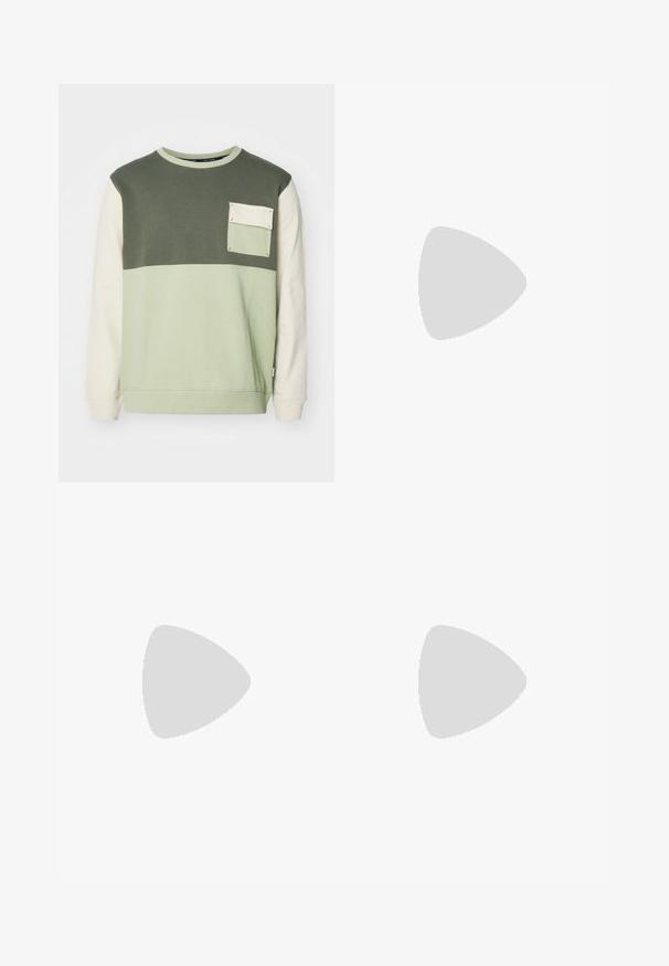 Sudadera color bloque verde y crema con mangas largas, cuello redondo y un bolsillo en el pecho. Fabricada con suave material de algodón.; Pantalones cargo negros hechos de tejido resistente, con bolsillos laterales, cierre de botón y un diseño ajustado. Textura suave con detalles mínimos.; Zapatilla negra con parte superior sintética suave, puntera redonda, cordones planos y suela de goma estriada. Diseño minimalista, con acentos cosidos.; Gafas de sol rectangulares verdes con lentes oscuros sólidos, gruesas monturas transparentes y un ligero acabado brillante. Detalles en las patillas.