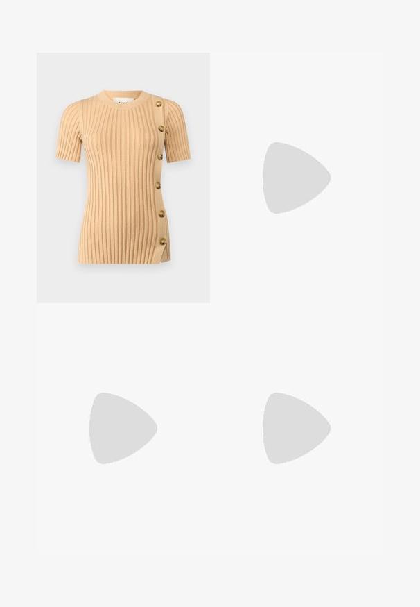 Kurzärmliges, geripptes Strickoberteil in Hellbeige, mit Knopfdetails an der Seite und einer taillierten Silhouette für einen strukturierten Look.; Gestreifte weiße Midi-Rock aus Strick mit einem strukturierten Muster und Ausschnitten am Saum. Elastischer Bund. Weiches Material.; Schwarze Leder-Ballettschuhe mit abgerundeter Spitze, glatter Textur, minimalen Nähdetails und einem flexiblen Sohlen-Design.; Graue Kunstleder-Handtasche mit geschwungener Form, die mit schwarzem Besatz versehen ist, einer einzigen Schultertrage und einem zusätzlichen abnehmbaren Riemen.