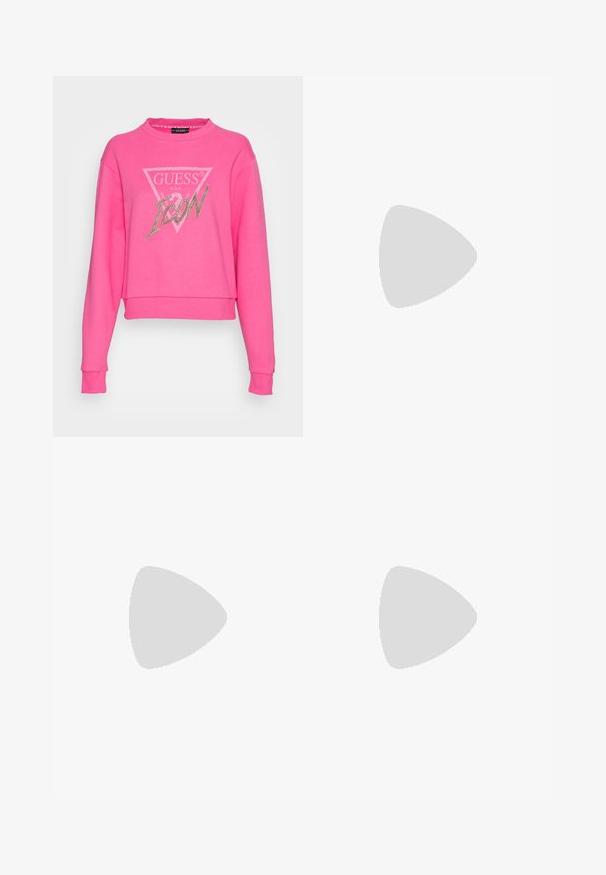 Guess ICON - Camisola - rosy glow pink; Calças pretas de corte ajustado com um design de perna reta, apresentando uma textura lisa e pregas bem definidas na frente. Sem hardware visível.; Saltos slingback em couro preto com bico fino, apresentando um salto esguio e um detalhe em tom dourado na alça ajustável. Textura suave.; Bolsa de couro preta com um design estruturado, apresentando uma forma cropped, alça superior e detalhes em metal dourado. Inclui uma alça de ombro ajustável.