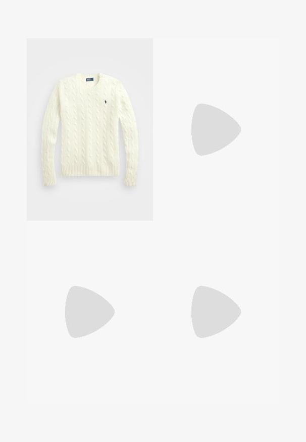 Polo Ralph Lauren CABLE KNIT WOOL CASHMERE JUMPER - Pulover - authentic cream; Bela dolga majica z dolgimi rokavi, bombažni material, okrogla neckline, z majhnim mornarsko modrim logotipom na levem prsnem delu. Preprost dizajn, običajen kroj.; Bele široke hlače z visokim pasom, ki imajo gumbasto zapiranje in diskretne šive. Narejene so iz bombaža z gladko teksturo.; Bele športne copate iz belega usnja z gladko površino, mornarsko modrimi detajli in majhnim logotipom na strani. Imajo ravne vezalke in teksturiran gumijast podplat.