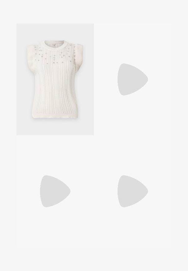 Adīta bez piedurknēm džemperis off-white krāsā ar vertikālu ribu, dekorēts ar mazām dekoratīvām pērlītēm priekšpusē, noapaļota izgriezuma un piegriezts apakšmalā.; Gai zilu platā kāja džinsi, kas izgatavoti no denima, ar augstu jostasvietu, piecām kabatām un redzamu dūrienu gar šuvēm.; Melna ādas augstpapēžu kurpe ar norakstīto purngala formu, potītes siksniņu un masīlu papēdi. Gluda tekstūra, elegants dizains un minimālisma estētika.; Melnas ādas hobo soma ar gludu tekstūru, izliekta forma un vienu regulējamu jostu; augšā ir plaša atvere.