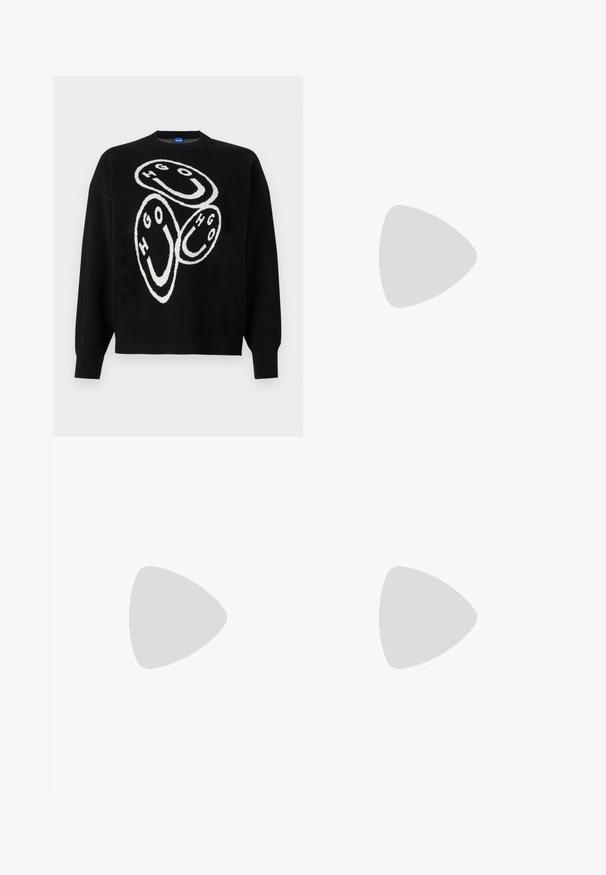 Schwarzer, gestrickter Pullover mit weißem grafischem Design, das aus kreisförmigen Formen und den Buchstaben "HGO" besteht. Gerippte Bündchen und Saum betonen die Struktur.; Schwarze, taillierte Hose mit geradem Bein, aus einem glatten Stoff und mit klaren Falten an der Vorderseite. Keine sichtbare Hardware.; Schwarzer lacklederner Slingback-Schuh mit spitzem Zehenbereich, zwei Riemendetails, goldenen runden Akzenten und niedrigem Blockabsatz.; Schwarze Lederhandtasche mit einem strukturierten Design, das eine verkürzte Form, einen oberen Griff und goldfarbene Hardware-Details aufweist. Verstellbarer Schulterriemen ist enthalten.