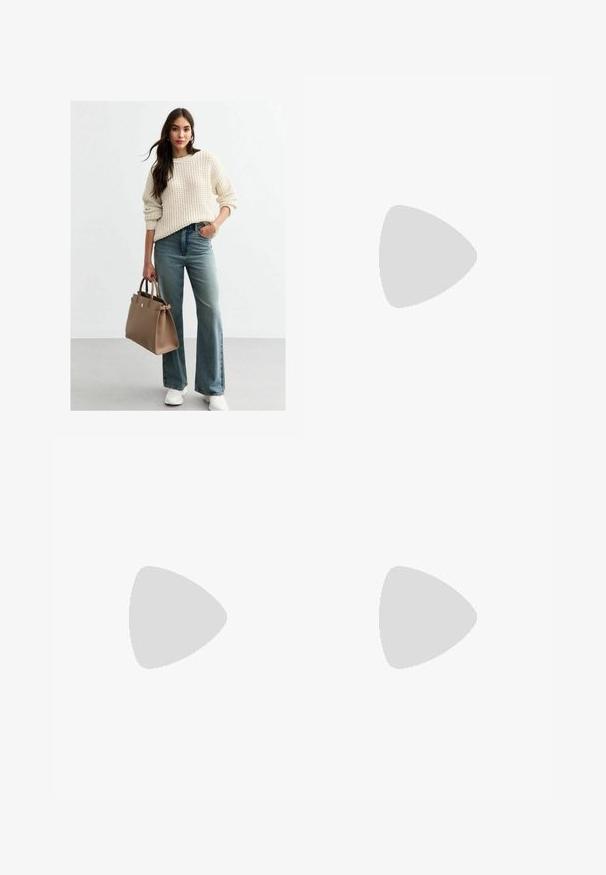 Crème-kleurige gebreide trui met een textuurpatroon, gecombineerd met lichtblauwe wijde jeans. Bruine leren handtas en witte sneakers.; Bruine wijde broek gemaakt van zachte stof, met een elastische tailleband en een trekkoord, en twee zijzakken.; Bruine suède sneaker met witte leren strepen, rubberen zool, ronde neus en vetersluiting. Kenmerkt zich door een logo op de tong en geperforeerde accenten.; Bruine leren tote bag met een gladde textuur, een ontwerp met een open bovenkant en twee schouderbanden. Kenmerkt zich door minimale stiksels en geen zichtbare hardware.