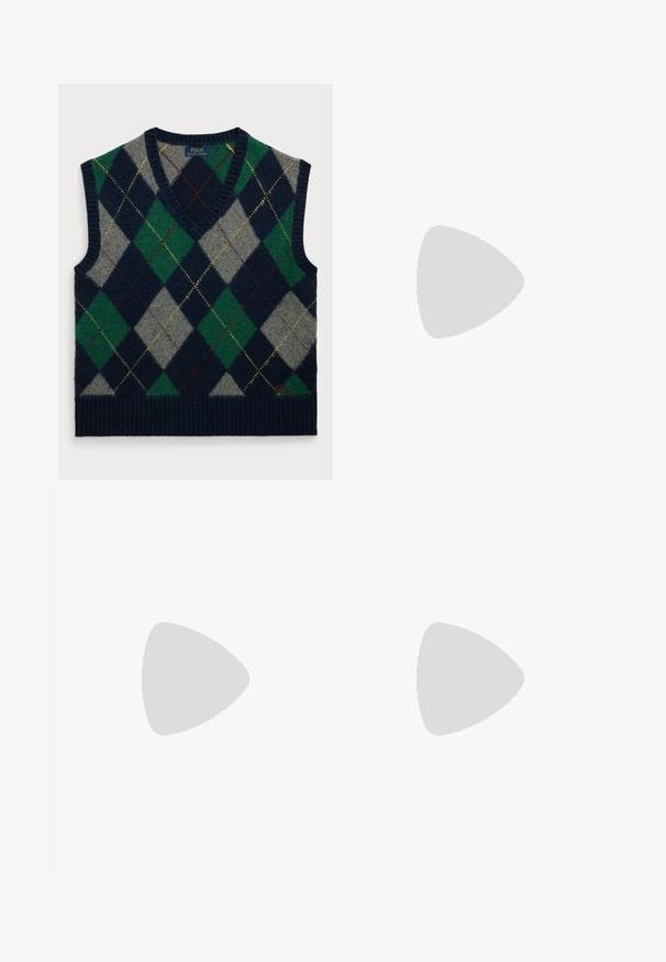 Polo Ralph Lauren BIG FIT ARGYLE SLEEVELESS JUMPER - Jersey de punto - navy combo; Polo Ralph Lauren OXFORD - Camisa - white; Polo Ralph Lauren FLAT FRONT - Pantalones chinos - khaki stone; BOSS TITANIUM - Zapatillas - medium beige