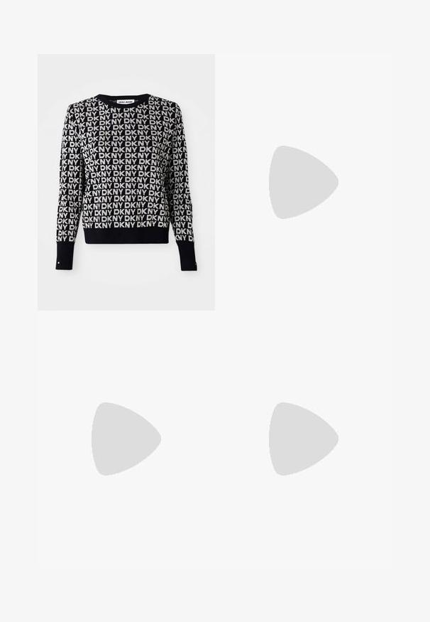 Svart og hvit DKNY jeans genser med gjentakende logo mønster, rund hals, lange ermer, ribbestrikket nederkant, og knappdetalj på ermene.; Lyseblå flagrende jeans laget av denim, med høy midje, frontlommer og rå kant ved mansjettene for et uformelt utseende.; Sorte skinnhøye hæler med spiss tå, glatt tekstur og avsmalnet hæl. Minimalistisk design, ingen ekstra dekorasjoner.; Svart lær skulderveske med en myk tekstur, trekantet form og justerbar stropp, kombinert med en lyseblå stripete skjorte og hvite bukser.