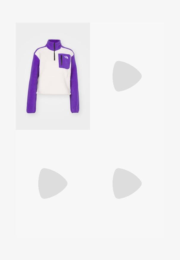 The North Face YUMIORI ¼ ZIP - Pulover iz flisa - white dune/peak purple/black; Črna majica z dolgimi rokavi iz bombaža z okroglo izrezom. Ima majhen bel logotip na levem prsnem delu. Enostaven dizajn in prileganje.; Črne najlon hlače z zipom, ki se lahko odstranijo, s prilagodljivimi manšetami, več žepi in logotipom na desni nogi. Gladka, lahka tekstura.; Bež in krem športni čevlji z teksturiranim mrežastim zgornjim delom, podpornimi prekrivali in gumijastim podplatom z vzorcem za oprijem.