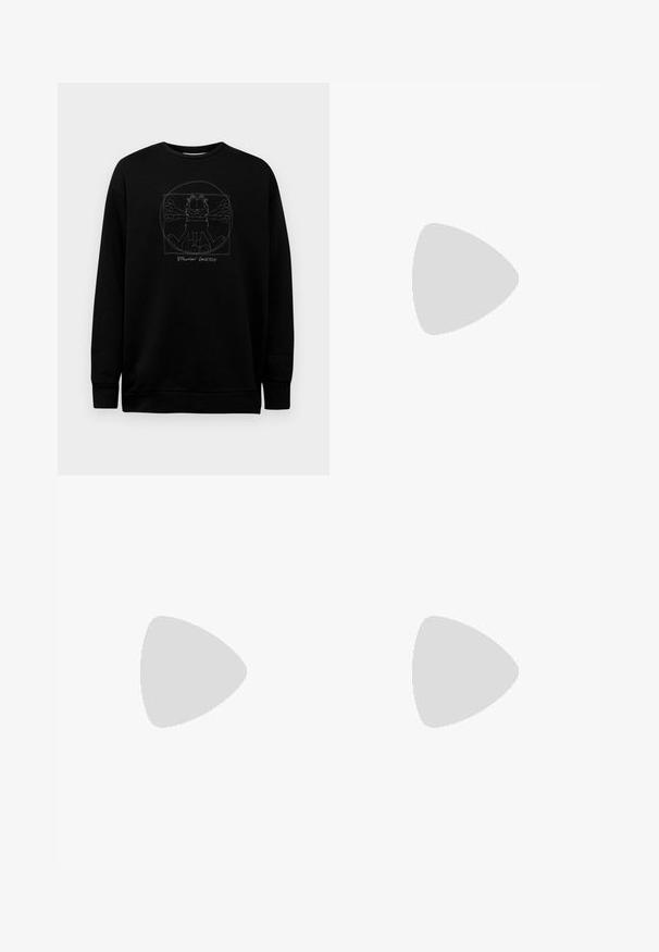 Sudadera negra con un gráfico bordado central de un gato de dibujos animados dentro de una forma geométrica con el texto "VITRUVIAN GARFIELD".; Camiseta de algodón negra con un bordado texturizado de hongo rojo en el lado izquierdo del pecho y gráficos de texto en blanco en el lado opuesto.; Han Kjøbenhavn CARGO TROUSERS - Pantalones cargo - dark brown; Zapatilla de cuero blanca con un acabado suave, puntera redonda, cordones planos y suela texturizada. Cuenta con un sutil logo en el talón.