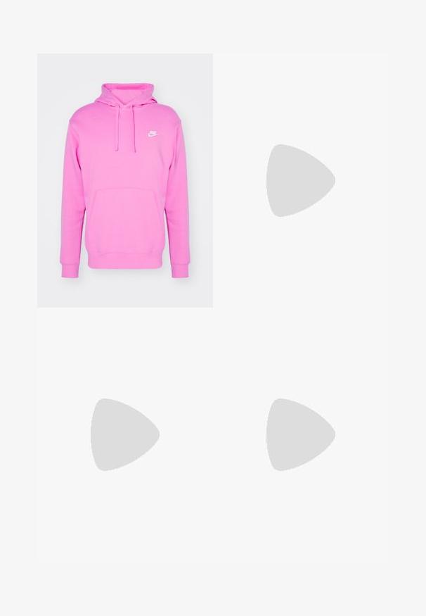 Nike Sportswear SPORTSWEAR CLUB FLEECE - Sweatshirt com capuz - playful pink; Calças casuais pretas com cordão na cintura, com bolsos laterais e corte reto, sobre um fundo simples.; Tênis de couro brancos com logo verde da Nike, bico redondo, sola plana, combinados com calças de denim azul claro, exibidos sobre um tapete azul.; Mochila preta com acabamento texturizado, logótipos em relevo, fecho dourado e um bolso frontal. Topo curvo e alças ajustáveis.