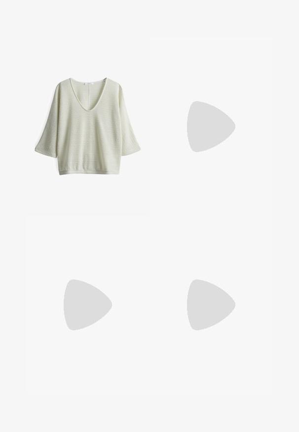 Maglione a V in verde chiaro, con maniche corte e larghe e un motivo testurizzato su tutta la stoffa.; Maglietta a maniche lunghe di colore blu navy con righe orizzontali bianche, scollo a girocollo e orlo cropped. Il tessuto sembra morbido con una finitura testurizzata.; Jeans a gamba larga con stampa leopardata marrone, vita alta, chiusura con bottone e due tasche frontali. Realizzati in denim con una texture liscia.; Scarpa lucida rosso scuro con punta tonda, design con lacci, suola in gomma e lacci neri, dotata di parti in metallo argentato e bordi cuciti.; Borsa hobo in suede marrone con forma curva, tracolla singola, chiusura con zip e superficie liscia. Design semplice con dettagli hardware minimi.