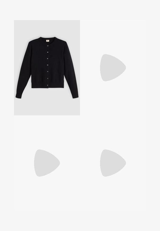 Cardigan nero con scollatura rotonda, maniche lunghe e chiusura frontale con bottoni. Realizzato in un tessuto morbido con polsini e orlo a costine sottili.; Top peplum grigio con design strutturato e senza maniche. Realizzato in tessuto morbido, presenta cuciture verticali e scollatura dritta.; Next REGULAR FIT - CHECK BARREL TAILORED - Pantaloni - brown; Sneakers in suede grigio con strisce in pelle grigia chiara e suola in gomma color gomma. Le caratteristiche includono chiusura con lacci e branding sottile sulla linguetta.