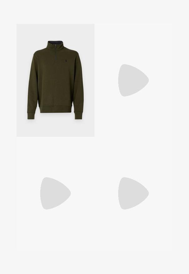 Olivgrön sweatshirt med hög krage och halv dragkedja, med en liten broderad logotyp på vänster bröst och ribbade ärmslut.; Beige långärmad skjorta i bomullsblandning. Har krage med knappar, sju knappar fram och en liten broderad logga på vänster bröst.; Beige bomullskinos med rak framdel, bältesöglor och sidofickor. Rakt ben med en slät textur och en lätt, andningsbar känsla.; Vita lädersneakers, låg design, med en slät yta, rund tå, snörning fram och en liten broderad logotyp på sidan.