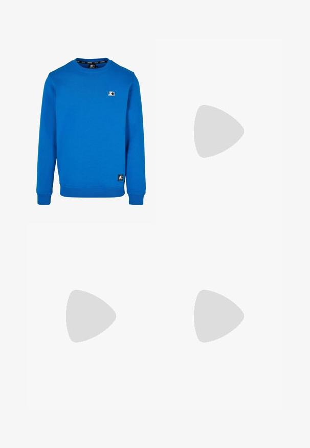 Hanorac albastru cu guler rotund, dintr-un amestec de bumbac, cu mansete și tiv din material elastic. Are un mic logo alb-negru pe piept.; Tricou din amestec de bumbac gri cu logo-ul negru Nike; are o etichetă mică Nike pe tivul lateral; design simplu, cu mâneci scurte.; Pantaloni cargo bej dintr-un material din bumbac ușor. Au manșete elastice, mai multe buzunare laterale și închidere cu buton.; Adidași albaștri din piele cu perforații, vârf rotund, talpă plată și șireturi groase, cu un logo swoosh vizibil și cu inscripția "AIR" pe toc.