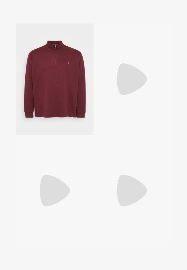 Bordeaux langharige pullover met een kwart-rits hals en geribbelde manchetten. Bevat een klein logo op de borst. Zacht, textuurmateriaal.; Witte katoenen t-shirt met korte mouwen, voorzien van een klassieke ronde hals en een klein zwart geborduurd logo op de linkerkant van de borst.; Lichtbruine, elastische broeken met een trekkoord, voorzien van twee zijzakken en een ontspannen pasvorm. De stof lijkt glad met een subtiele glans.; Sneakers in beige, crème en olijfgroen, met suede en leer, een ronde neus, een minimalistisch ontwerp en een rubberen zool.