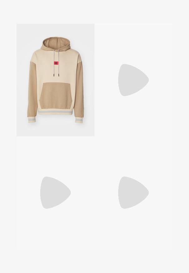 HUGO DICHECK - Sweatshirt - light beige; Hvid bomulds t-shirt med korte ærmer, rund hals, med et sort CK-logo på venstre brystområde, standard pasform, glat tekstur.; Sorte bukser med en afslappet pasform, lavet af letvægtsstof. Har elastisk talje, knaplukning og to forlommer.; Sorte lædersneakers med en glat finish, rund tå, tonalt syning, snøring foran og en flad gummisål. Løkke ved hælen.