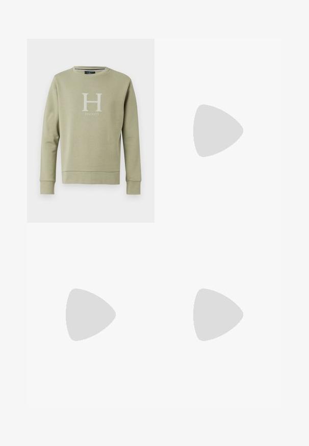 Sudadera verde de manga larga con cuello redondo, que presenta un gran logo blanco con la "H" y el texto "HACKETT" en la parte delantera. Tela de mezcla de algodón.; Jeans de mezclilla azul claro con un corte amplio, piernas rectas, diseño de cinco bolsillos y cierre de botón en la cintura. Detalle de costura minimalista.; Zapatillas Lacoste en gris oscuro con material de malla y sintético, que cuentan con una suela texturizada y detalles en marrón en el cuello y la marca.; Riñonera en estampado de tie-dye azul oscuro con cremallera en la parte superior, material texturizado y un detalle de logotipo prominente en la parte frontal.
