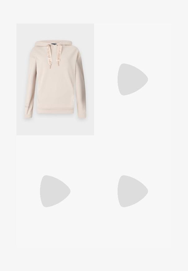 Felpa con cappuccio beige dotata di coulisse, con dettagli dorati, maniche lunghe e un sottile logo sulla manica. Tessuto morbido.; T-shirt bianco a maniche corte con righe orizzontali blu navy, con logo "Tommy Hilfiger" ricamato sul petto. Design classico con collo a giro.; Gonna bianca plissettata con elastico nero in vita che presenta il logo "LACOSTE". Design di lunghezza media con texture morbida.; Sneaker bianchi in pelle con suola spessa bianca, accento in suede nero sul tallone e logo impresso sul lato. Design con lacci e sei fori per i lacci.