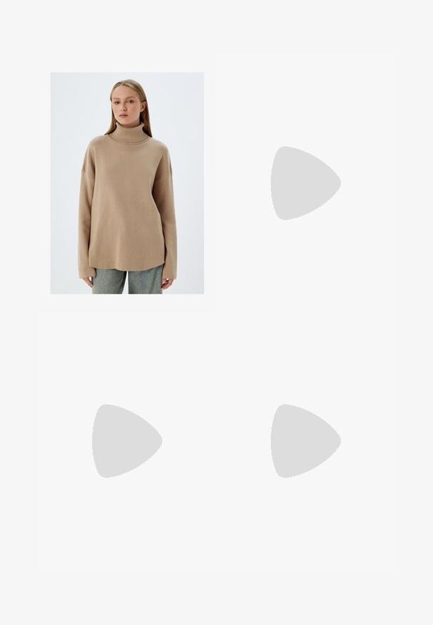 Beige turtleneck neule, jossa on rento leikkaus, ribattu kaula-aukko, pehmeä rakenne ja pitkät hihat, yhdistettynä vaaleansinisiin farkkuihin.; Valkoiset leveät farkut, jotka on valmistettu denimestä. Varustettu nappikiinnityksellä, etu- ja takataskuilla sekä ommelluilla saumoilla. Sujuva pinta, jossa on minimaalinen yksityiskohtaisuus.; Urheilukengät, joissa on valkoinen nahkainen päällinen, harmaa mokkanokka ja kolme mustaa raitaa. Ominaisuuksina sininen logo kielekkeessä ja kuvioitu kumipohja.; Mustan tekokrokotiilinnahkainen käsilaukku, jossa on jämäkkä muotoilu, kultaiset yksityiskohdat, ylhäällä oleva kahva ja magneettinen läppäklipsi.