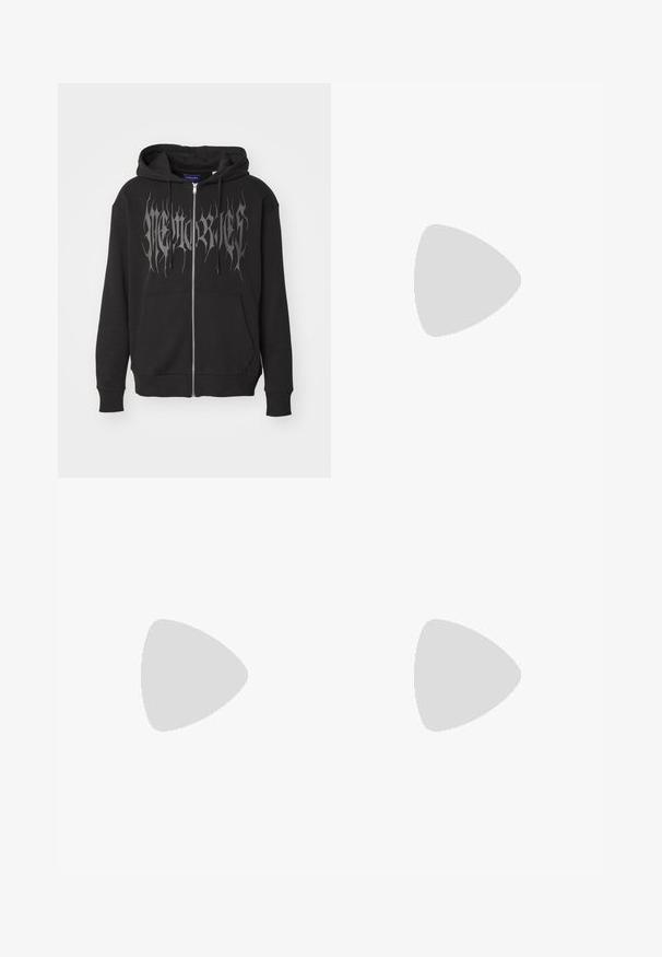 Melnā kokvilnas maisījuma kapuce ar rāvējslēdzēju. Iespējas ietver lielu sudraba grafisko tekstu priekšpusē, kangaru kabatu un regulējamu kapuci.; Melna kokvilnas T-kreklu ar īsām piedurknēm, kurā ir zaļš un sarkans Adidas logos dizains uz krūšu daļas. Vienkārša, brīva piegriezuma.; Melnas sintētiskas sporta bikses ar elastīgu jostasvietu, ar baltām sānu svītrām un mazu baltu logo kreisajā gurnā.; Melnas un baltas kedas ar zamša un ādas augšdaļu, kas aprīkotas ar trim baltām svītrām, perforētu purngali un gumijas zolēm.