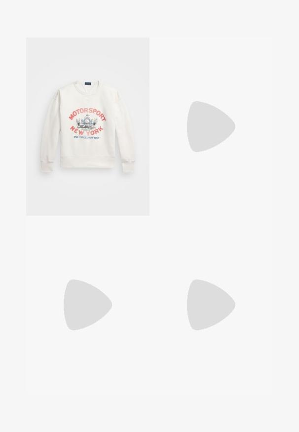 Witte sweatshirt met geribbelde manchetten en onderrand. Bevat een kleurrafische afbeelding met "MOTORSPORT NEW YORK" en een racedesign. Klassieke crewneck stijl.; Beige langemouwen shirt gemaakt van een katoenmix. Heeft een button-down kraag, zeven knopen aan de voorkant en een klein geborduurd logo op de linkerborst.; Beige katoenen chino's met een rechte pasvorm, riemlussen en zijzakken. Recht model met een gladde textuur en een lichte, ademende gevoel.; Witte leren sneakers, laag model, met een gladde textuur, ronde neus, vetersluiting aan de voorkant en een klein geborduurd logo aan de zijkant.