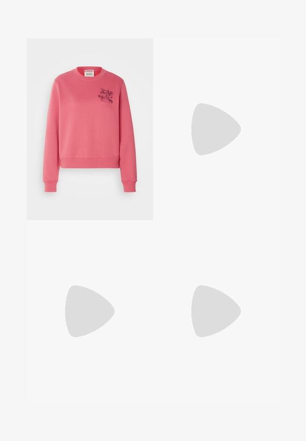 Scotch & Soda CHEST ARTWORK REGULAR - Sweatshirt - dusty red; Mørkeblå vide jeans i denim med høy midje, med oransje sømmer, fem-lomme-design og knappelukking.; Hvit lær sneakers med en glatt finish, aksenter i beige semsket skinn, rund tå, flat snøring og en teksturert gummisåle.; Gullige hoop øreringer med en teksturert, uregelmessig form. Har en sømløs lukking og en polert overflatefinish som fremhever et moderne design.