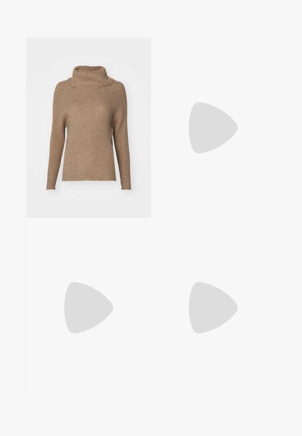 ONLY ONLKATIA SADDLE ROLL NECK - Džemperis - malt ball; Melnas mākslīgās ādas bikses ar elastīgu jostasvietu, taisnas kājas dizainu un kontrastējošām sānu līnijām. Gluda tekstūra un minimālisma stils.; Melnas patentētas ādas augstpapēžu sandales ar trim horizontālām siksniņām un regulējamu potītes siksniņu. Eleganta silueta un spīdīgs apdare.; Sieviete ar garām tumšām matiem, ģērbusies melnā uzvalkā, nēsā melnu ādas plecu somu un skatās pāri plecam uz balta fona.