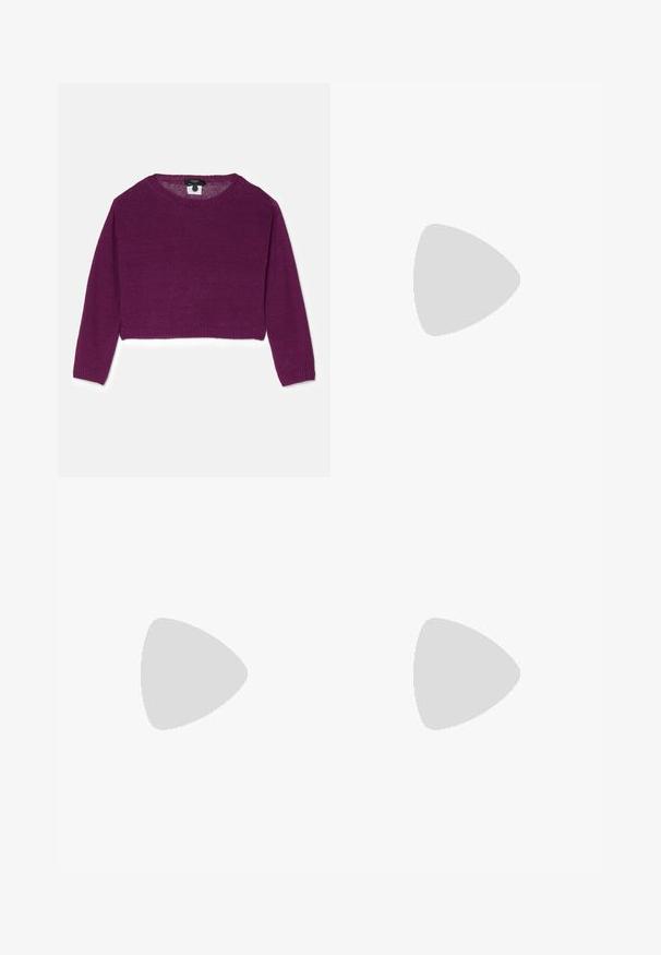 WEEKEND MaxMara NERINA - Trui - viola; Bruine, knielange satijnen rok met een vloeiende silhouet. Het heeft een gladde textuur en een hoge tailleontwerp, gecombineerd met zwarte hakken.; Bruine leren sandalen met twee verstelbare gespen, kurken voetbed en gestructureerde rubberen zool, gedragen op blote voeten op een betonnen vloer.; Bruine handtas van leer met krokodilstructuur, met een gebogen, gestructureerde vorm en een gouden knoopaccent. Verstelbare schouderband en gladde textuur.