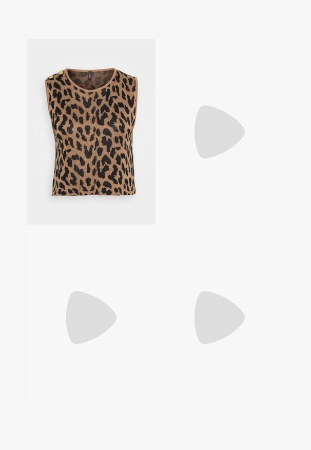 Adīta bez piedurknēm tops ar brūnu un melnu leopardu rakstu, apaļu kakla izgriezumu un diviem zeltītiem pogu akcentiem uz pleca.; Pelēki džinsi ar taisnu kāju dizainu, piecu kabatu stils, viegla izbalēšana un pogas aizdare viduklī.; Brūni zamšādas platforma zābaki ar elastīgiem sānu paneļiem un oranžām cilpām, apvienoti ar līdz ceļgaliem garu gaišā denima svārku uz koka grīdas.; Sudraba auskars ar pulētu apdari, ar maziem zelta akcentiem un apaļu formu, uz ausu ļipiņas.