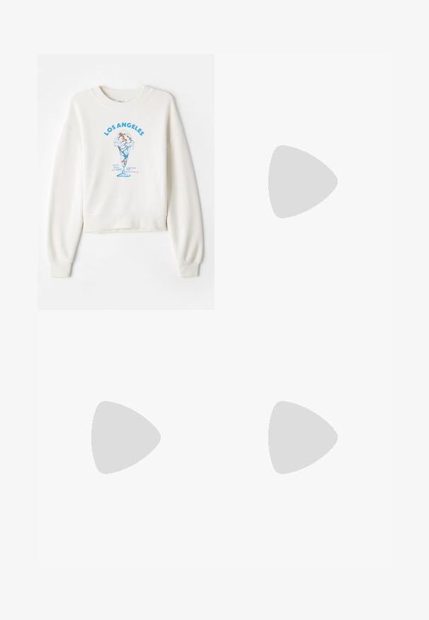 Sudadera color crema con un diseño corto, que presenta un gráfico de helado azul y el texto "LOS ÁNGELES" en negrita en el centro.; Pantalones negros de corte recto y pernera ancha, con una textura suave y una cintura plana con pasadores para cinturón.; Stuart Weitzman THEA - Sandalias - golden; Bolso de hombro de cuero negro con una forma curved, correa ajustable y detalles en dorado. Presenta el nombre de la marca grabado en la parte frontal.